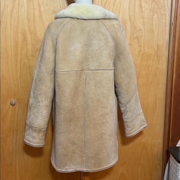 Vintage sheepskin coat with Button Closure - Picture 8 of 12